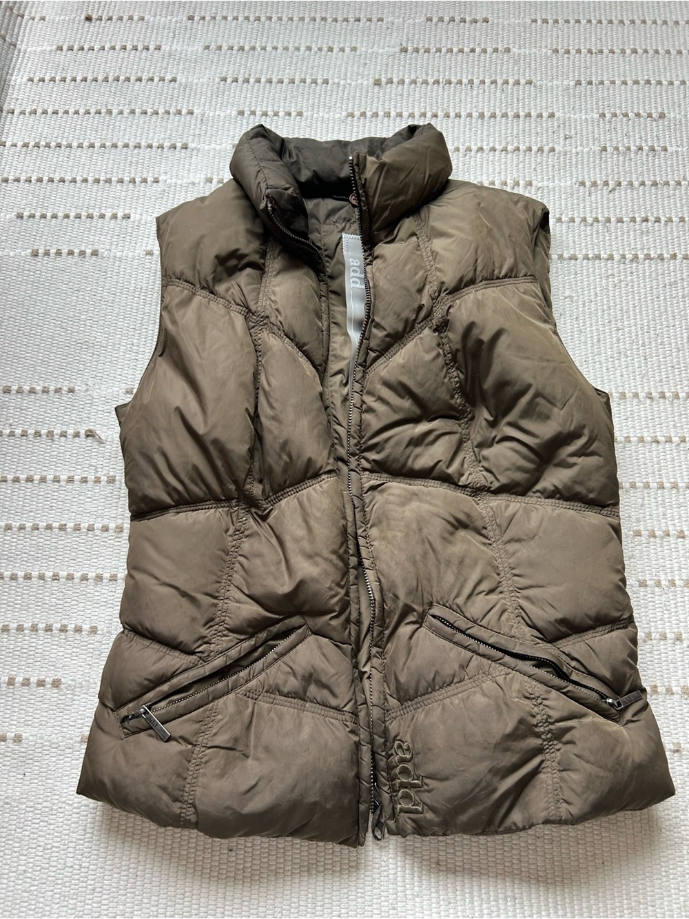 Women’s Puffer Vest in Olive Brown